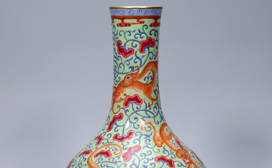 A Exquisite Green Ground Dragon Pattern Vase - 4