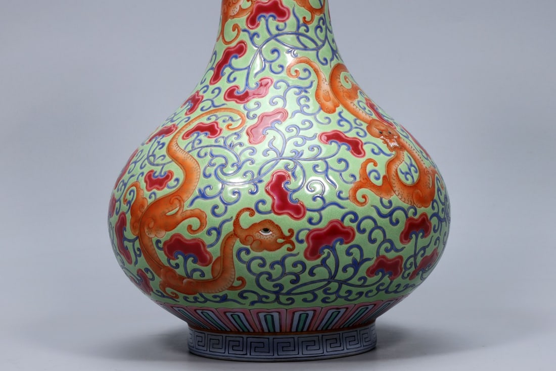 A Exquisite Green Ground Dragon Pattern Vase - 5