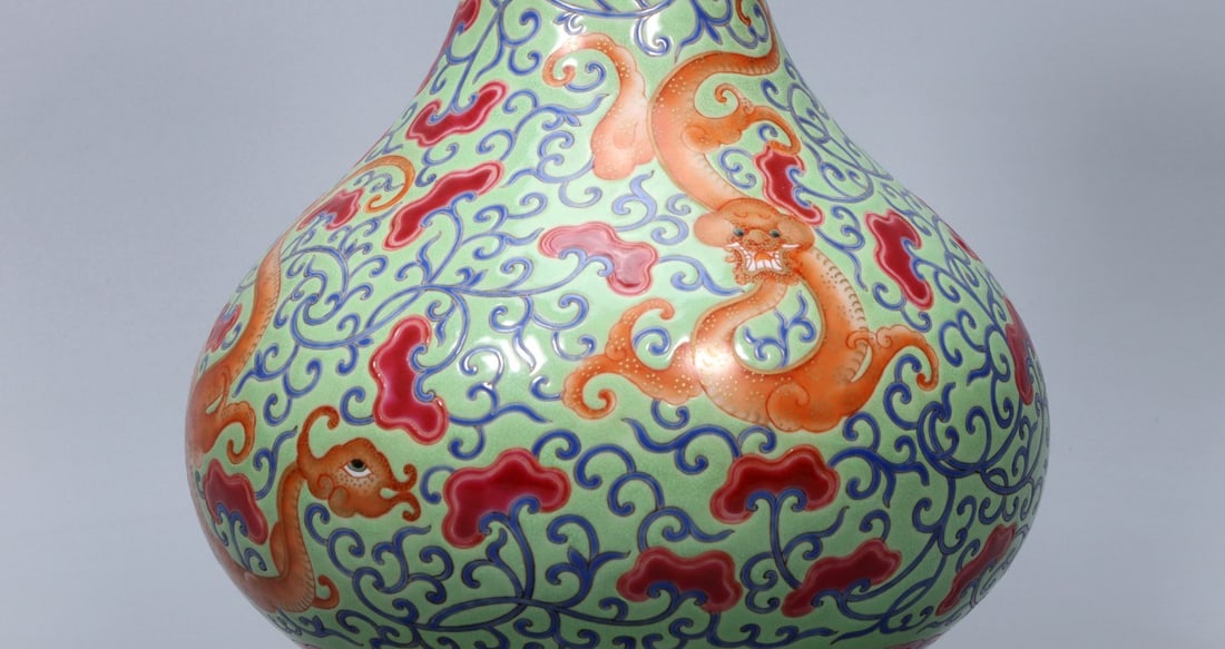 A Exquisite Green Ground Dragon Pattern Vase - 7