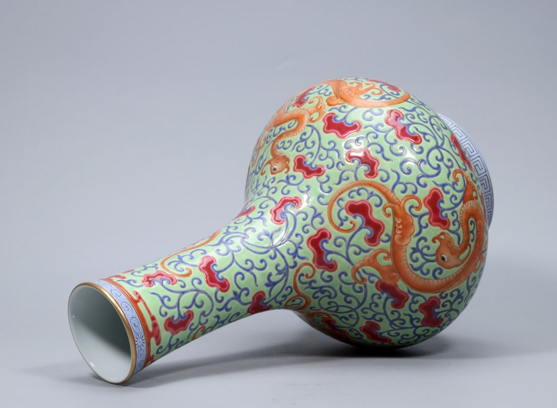 A Exquisite Green Ground Dragon Pattern Vase - 8