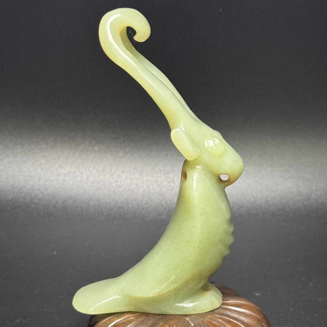 A Exquisite Hotan Bird Ornament: A Exquisite Hotan Bird Ornament,Han Dynasty, China,Size:3.8inx1.1inx2in, Weight:88g 和田玉鸟摆件,中国汉代