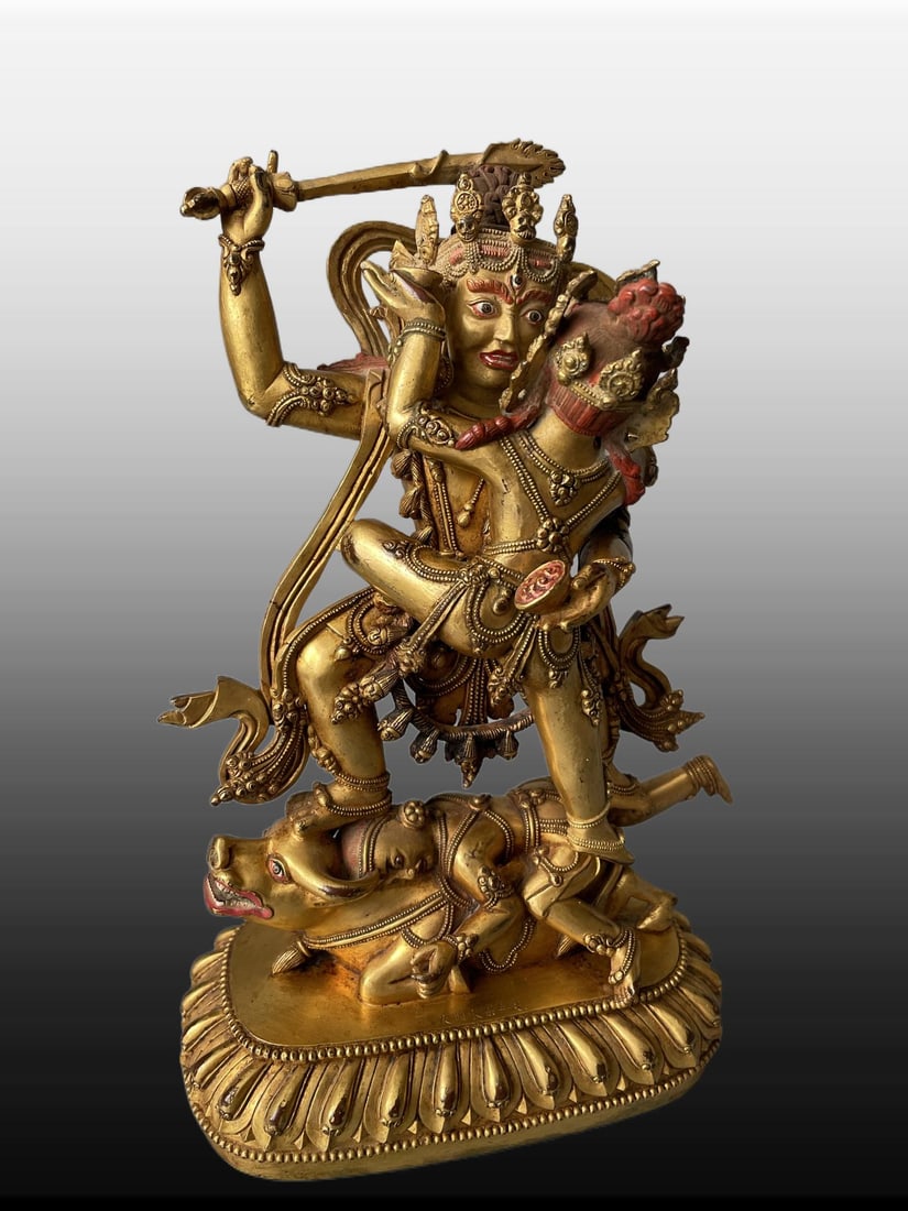 A Exquisite Gilt Bronze Buddha statue Ornament: A Exquisite Gilt Bronze Buddha statue Ornament,Ming Dynasty, China,Size:9.6inx6.1inx3.3in ,Weight:2805g 铜鎏金佛像摆件,中国明代