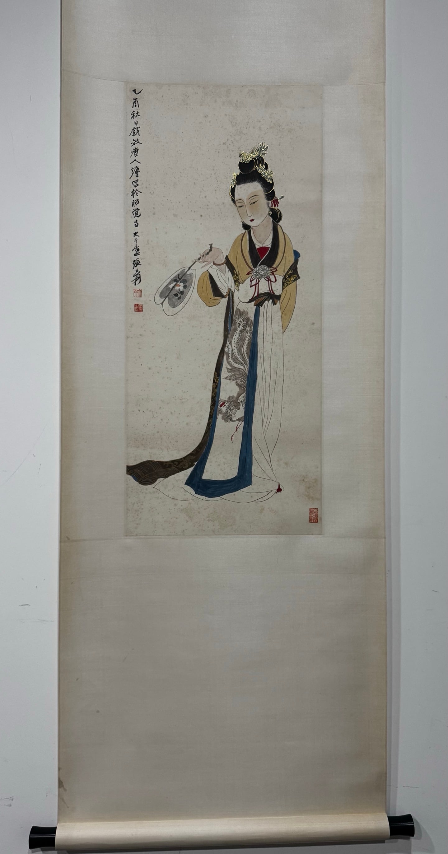 A Chinese Vertical Scroll Ink Painting of Figures on Paper: A Chinese Vertical Scroll Ink Painting of Figures on Paper,Modern Time of China,Zhang Daqian,without frame size:30.7inx13.4in 一幅中国水墨纸本人&#