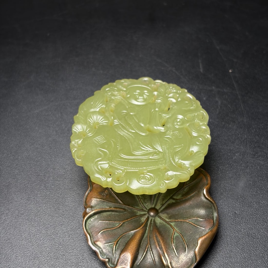 A Exquisite Hotan Jade Figures Pattern Round Pendant - 6