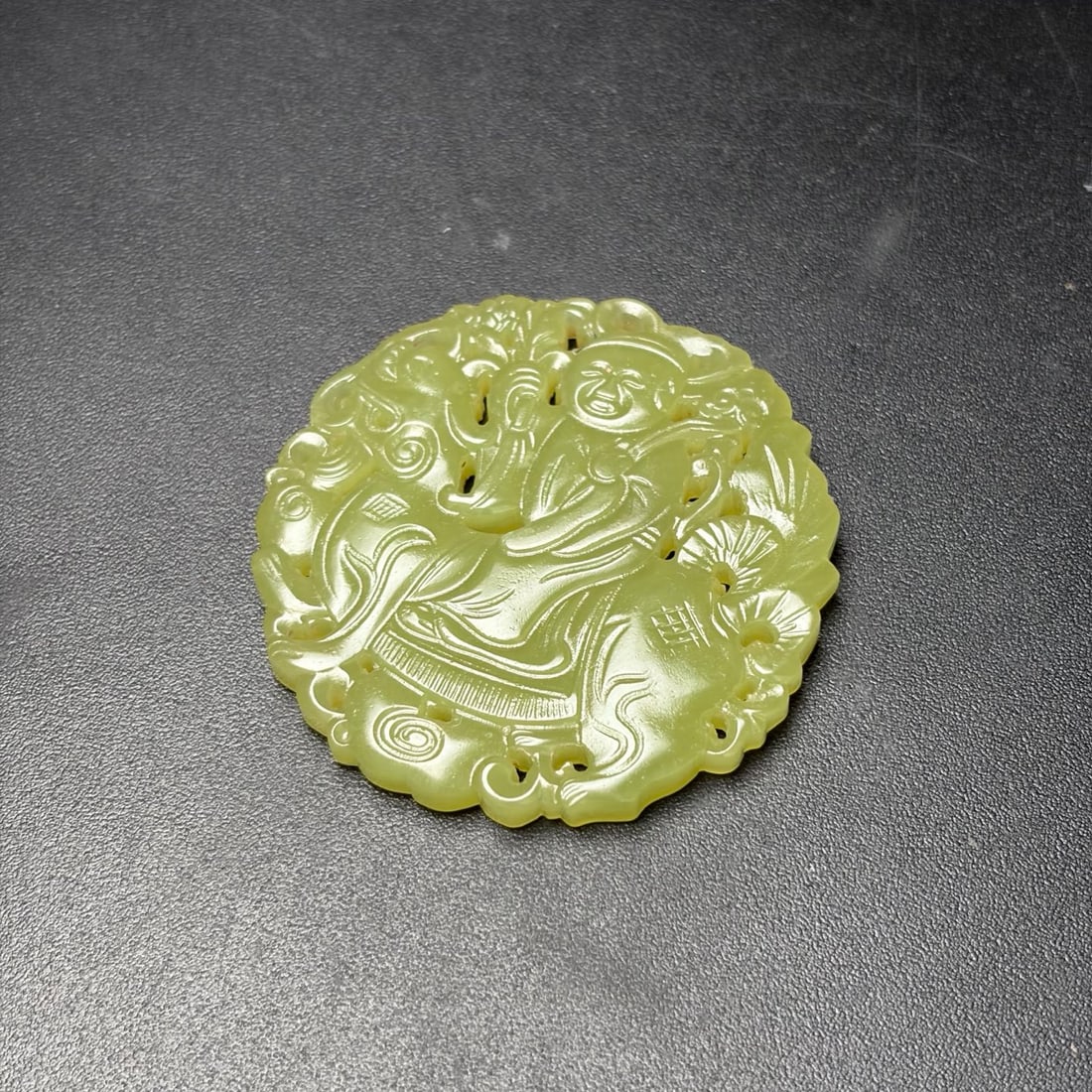 A Exquisite Hotan Jade Figures Pattern Round Pendant - 7