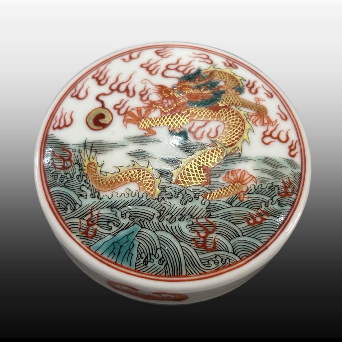 A Exquisite Famille-Rose Dragon Pattern Box - 2