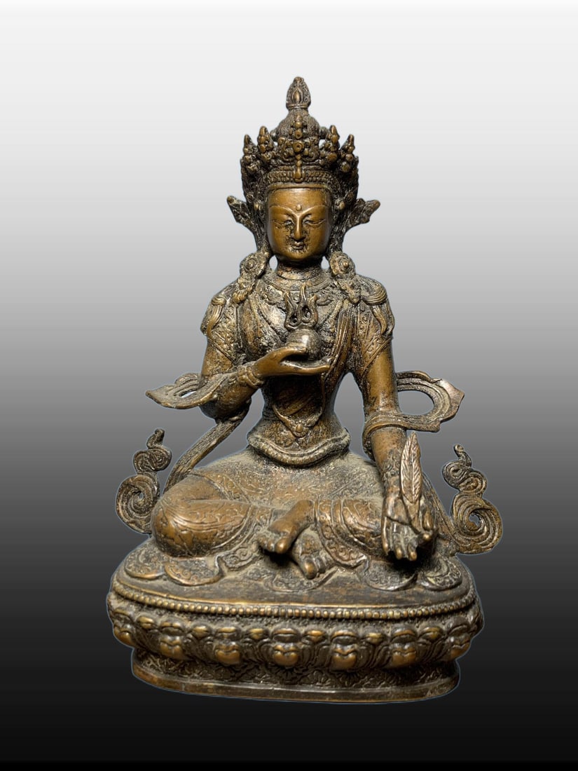 A Exquisite Bronze Buddha Statue Ornament: A Exquisite Bronze Buddha Statue Ornament,Ming Dynasty, China,Size:8.7inx6.3in,Weight:1080g 铜造佛像摆件,中国明代