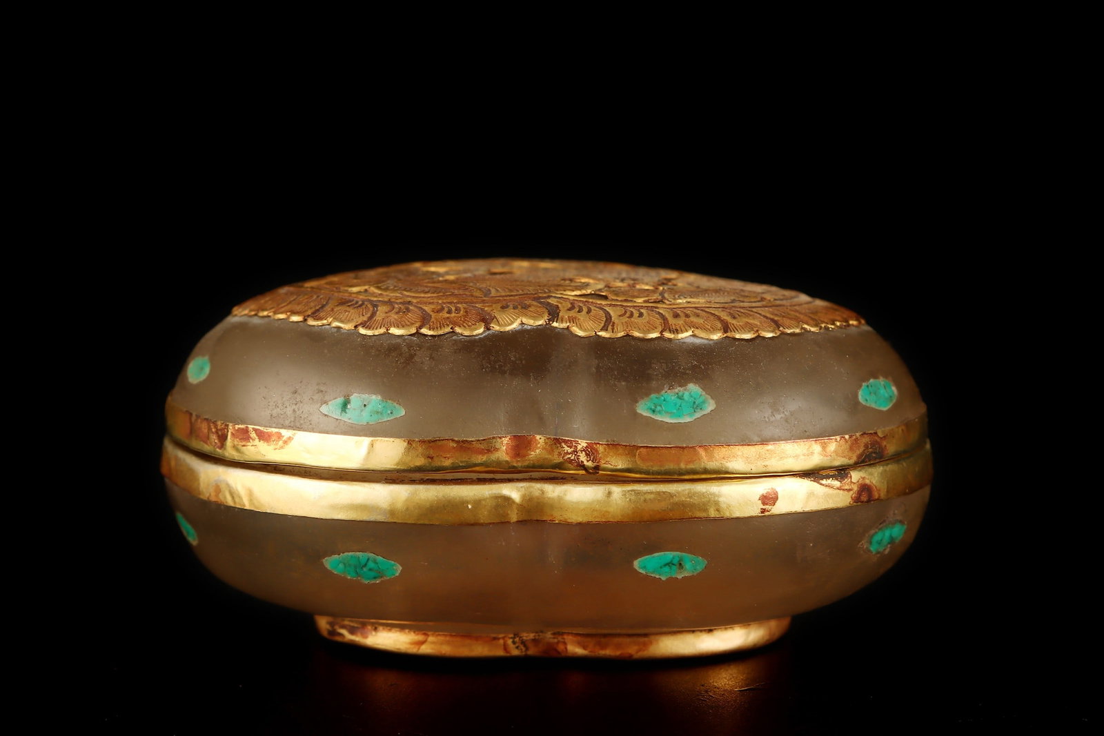 A Exquisite Gilt Bronze Inlaid Crystal Box: A Exquisite Gilt Bronze Inlaid Crystal Box,Qing Dynasty, China,Size:1.6inx3.1in,Weight:225g 铜鎏金镶水晶盒,中国清代