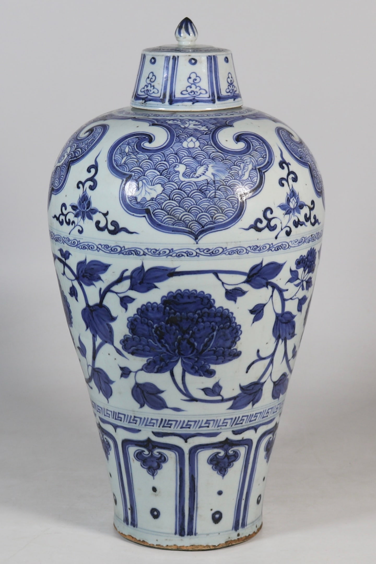 A Exquisite Blue and White Lotus Pattern Vase - 3