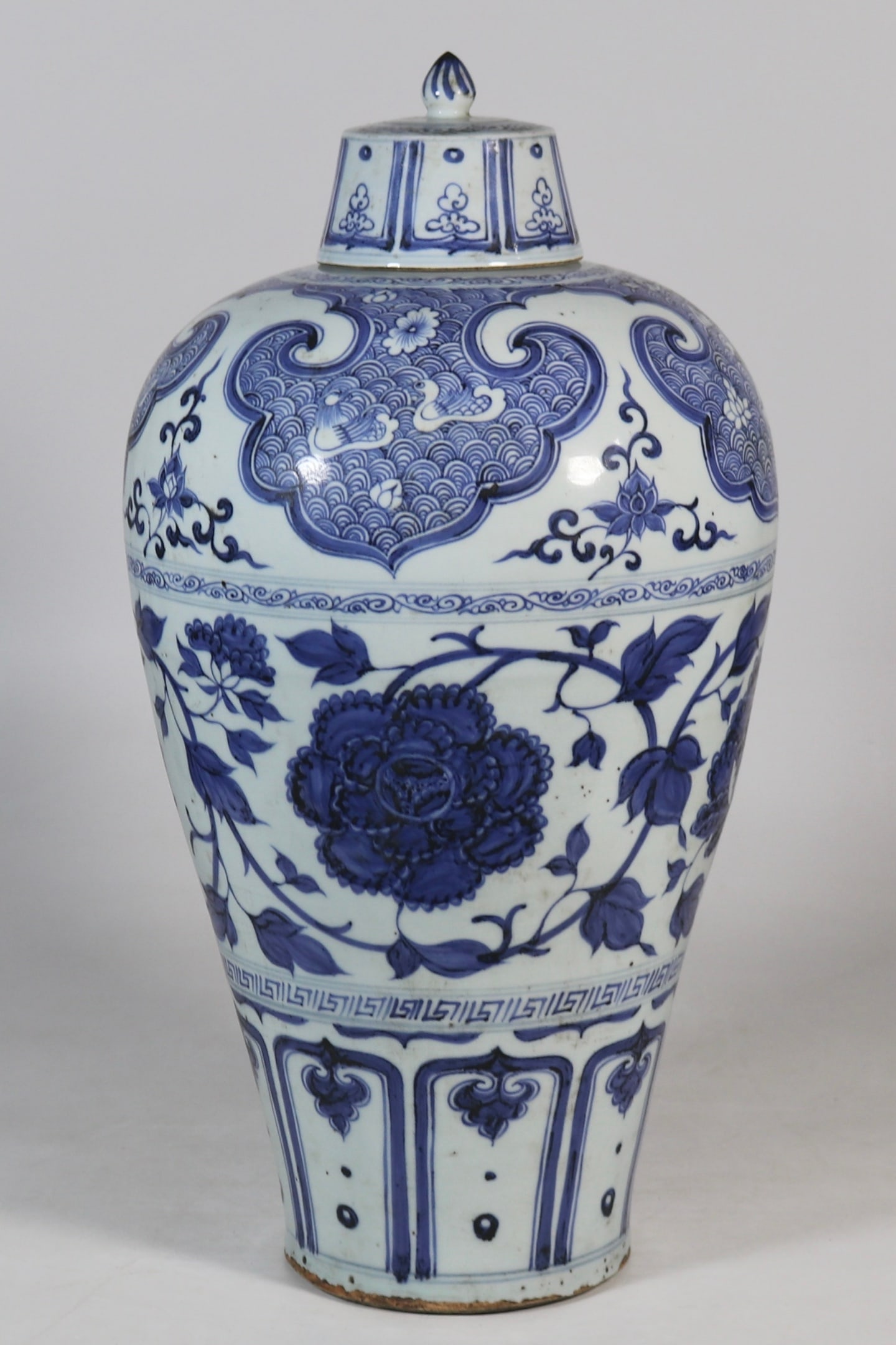 A Exquisite Blue and White Lotus Pattern Vase - 4