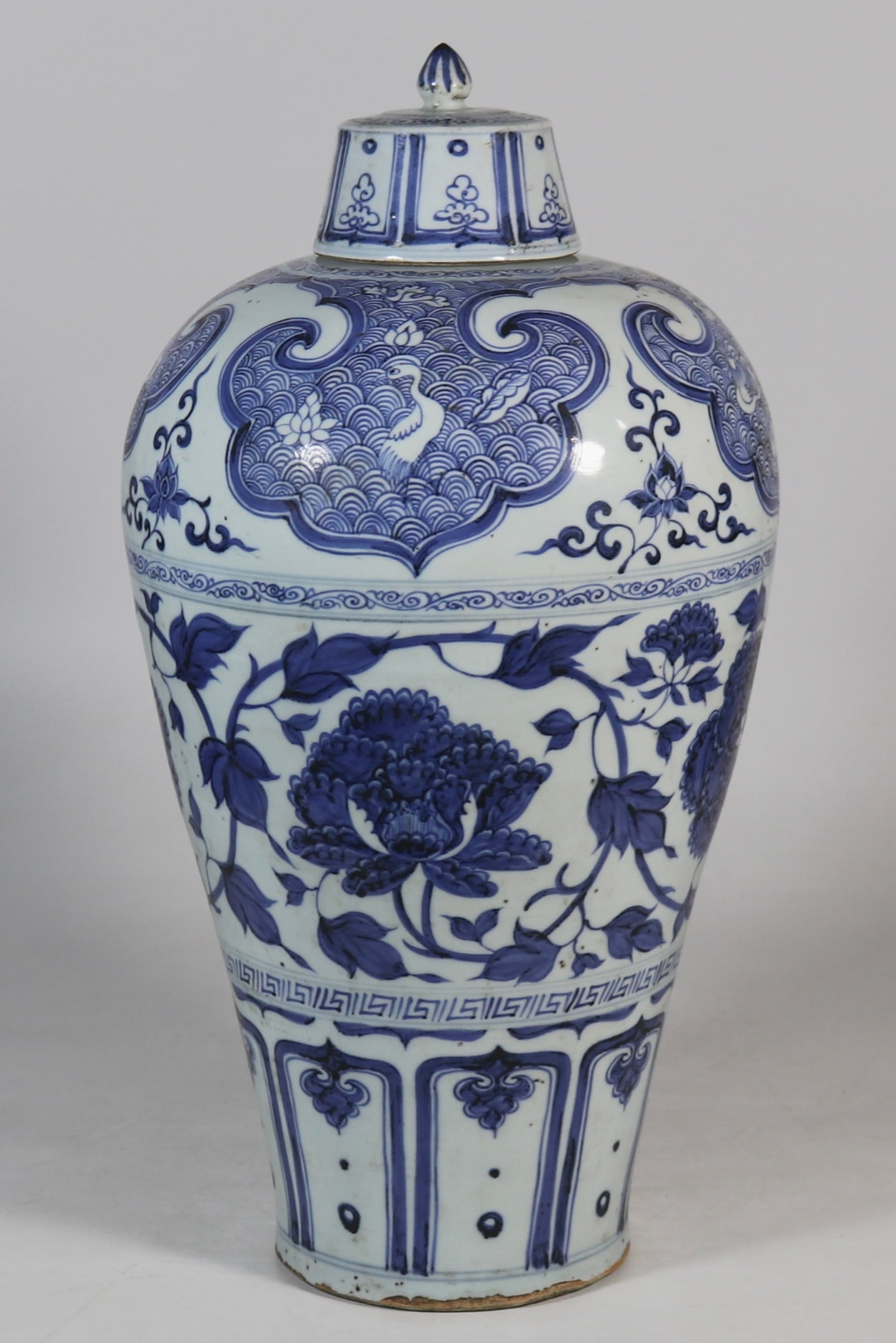 A Exquisite Blue and White Lotus Pattern Vase - 5