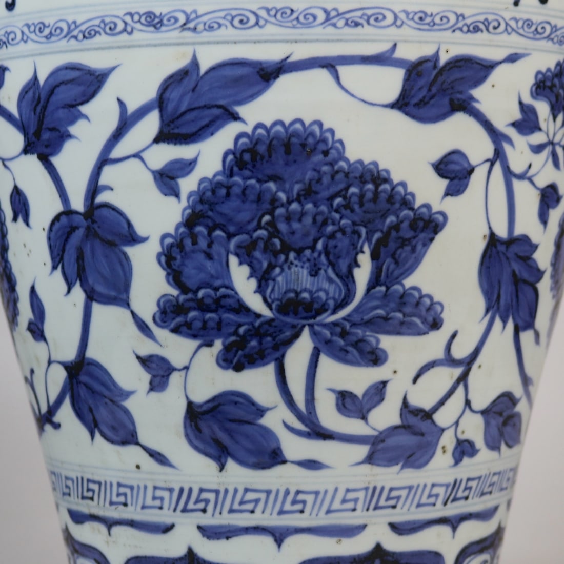 A Exquisite Blue and White Lotus Pattern Vase - 8