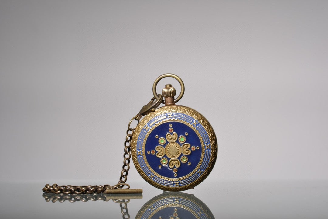 A Exquisite Coppery Inlaid Enamel Sun and Moon Pattern Double Opening Pocket Watch: A Exquisite Coppery Inlaid Enamel Sun and Moon Pattern Double Opening Pocket Watch,Republic of China,Size:2.2in 铜嵌珐琅彩日月图案双开