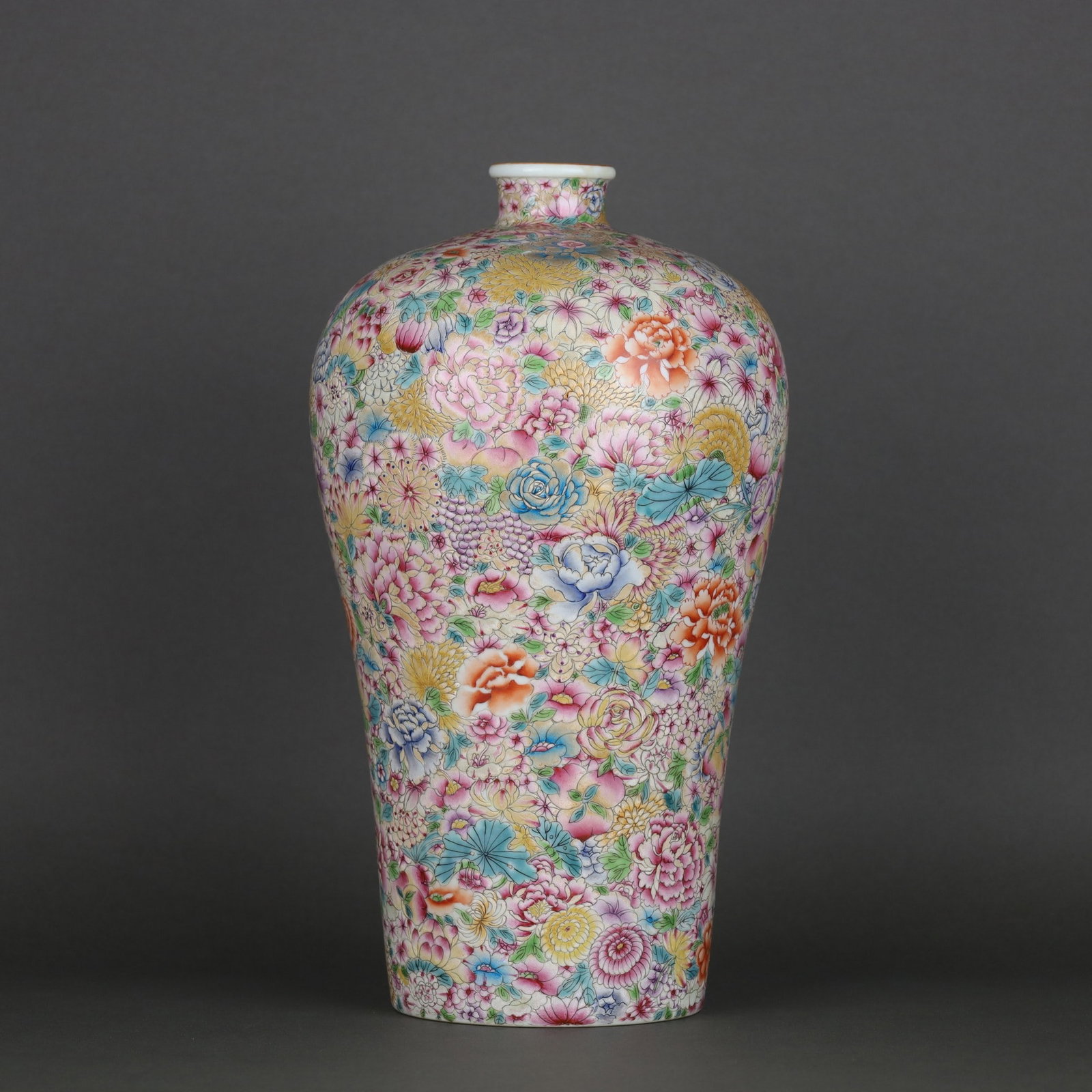 A Exquisite Famille-Rose Flower Pattern Vase: A Exquisite Famille-Rose Flower Pattern Vase,Qing Dynasty, China,Yongzheng Six-character Mark,Size:13.6inx8in 粉彩花卉纹瓶,中国清代,雍