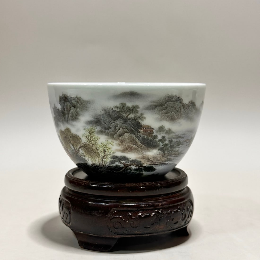 A Exquisite Famille-Rose Landscape Pattern Cup: A Exquisite Famille-Rose Landscape Pattern Cup,Qing Dynasty, China,Yongzheng Four-character Mark,Size:2inx3.3inx1.6in 粉彩山水纹杯,中国清代,