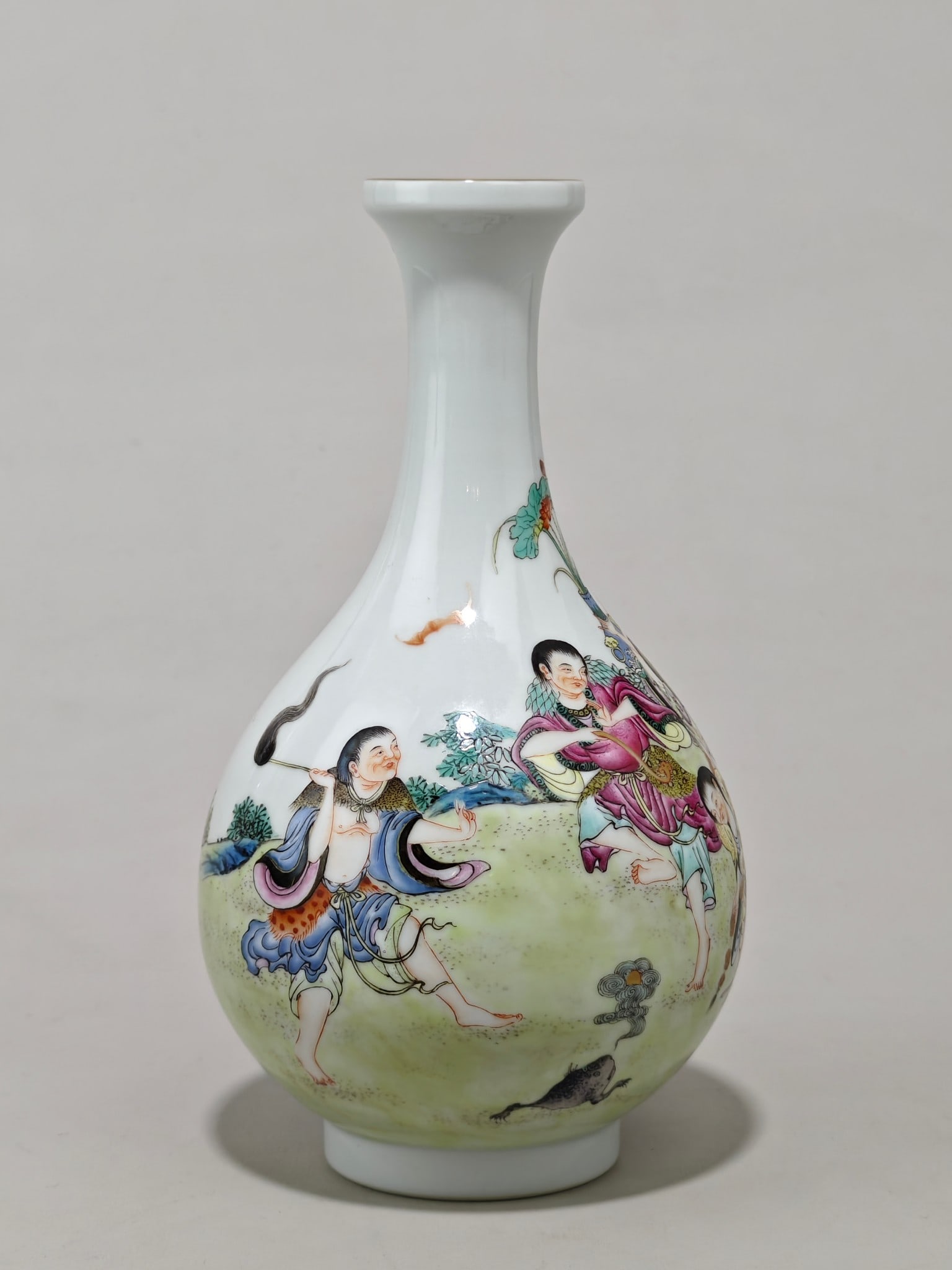 A Exquisite Famille-Rose Character and Story Pattern Vase: A Exquisite Famille-Rose Character and Story Pattern Vase,Qing Dynasty, China,Qianlong Six-character Mark,Size:8.1inx4.7in 粉彩人物故事纹瓶,中