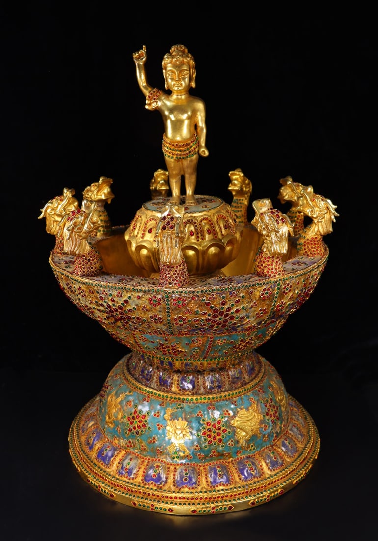 A Exquisite Gilt Bronze Inlaid Gems Basin: A Exquisite Gilt Bronze Inlaid Gems Basin,Qing Dynasty, China,With Mark,Size:24inx16.9in,Weight:17380g 铜鎏金镶嵌宝石盆,中国清代