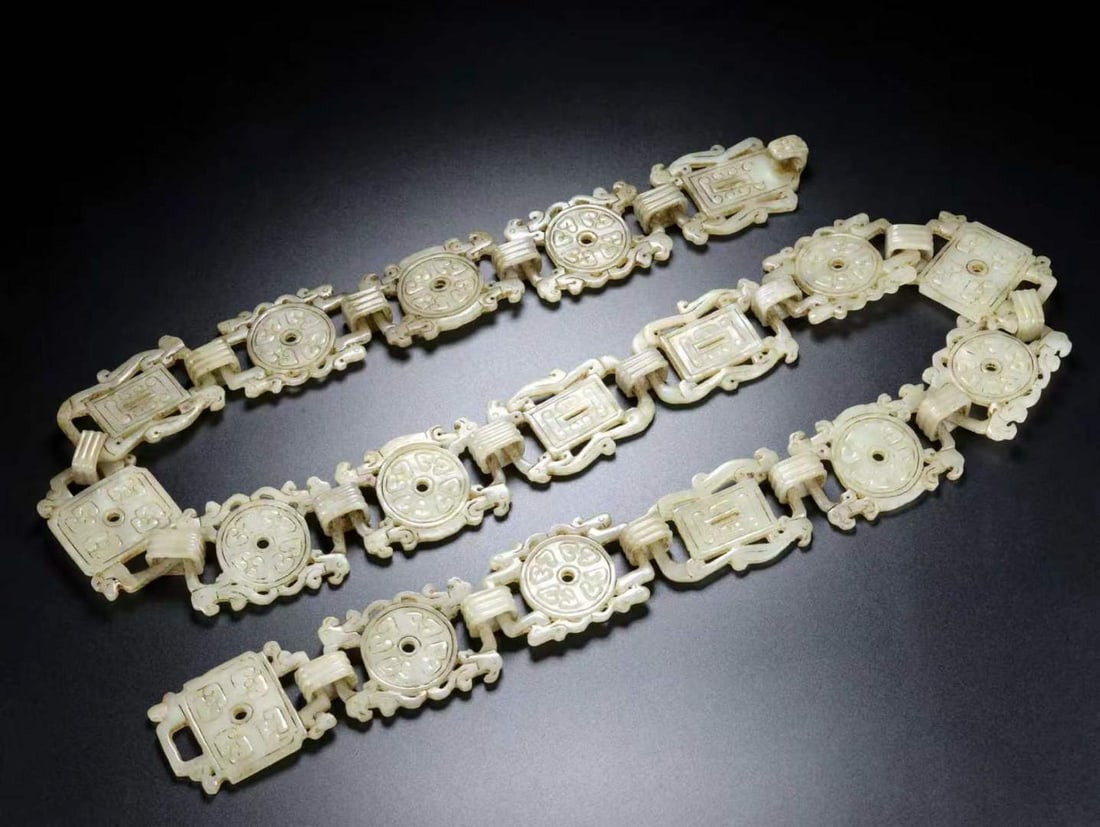 A Exquisite Hotan Jade Belt: A Exquisite Hotan Jade Belt,Han Dynasty, China,Size:2.2inx1.6inx0.2in ,Weight:379g 和田玉腰带,中国汉代