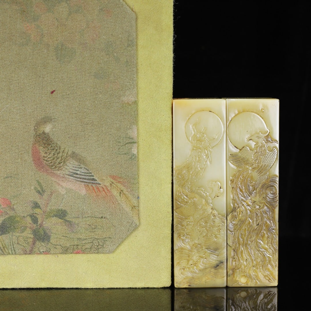 A pair of Exquisite Shoushan Stone Dragon and Phoenix Pattern Seal: A pair of Exquisite Shoushan Stone Dragon and Phoenix Pattern Seal,Qing Dynasty, China,With Mark,Size:4.1inx1.3inx1.3in,Weight:605g 一对寿山石龙凤纹