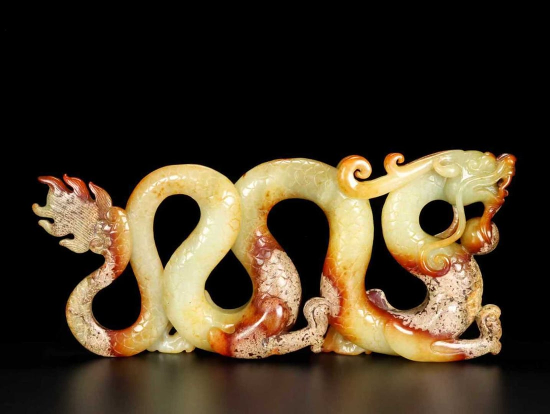 A Exquisite Hotan Jade Dragon Ornament: A Exquisite Hotan Jade Dragon Ornament,Han Dynasty, China,Size:9.1inx1inx3.9in ,Weight:489g 和田玉龙摆件,中国汉代
