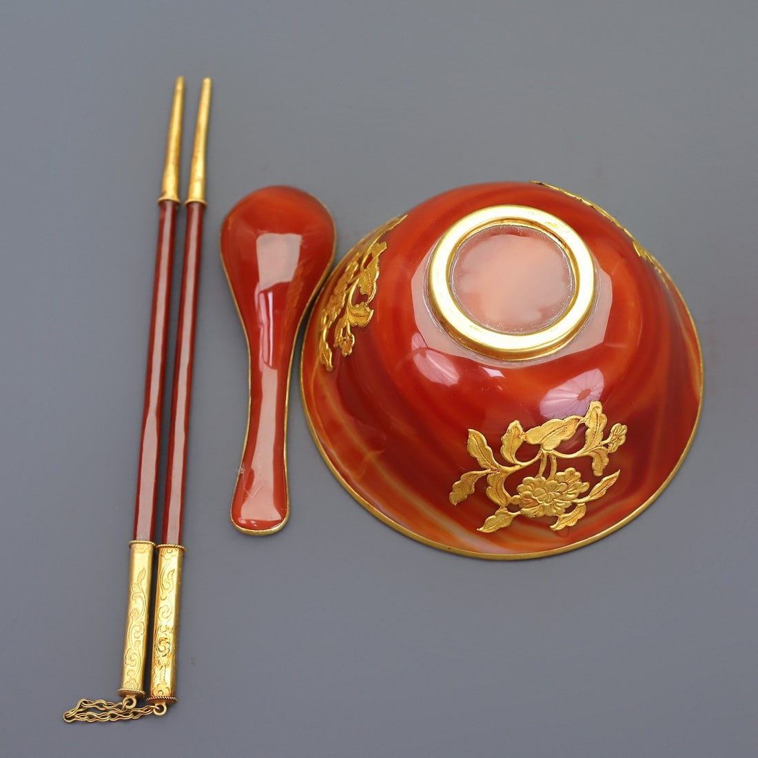 A Set of Exquisite Agate Cover with Gold Flower Pattern Tableware - 2