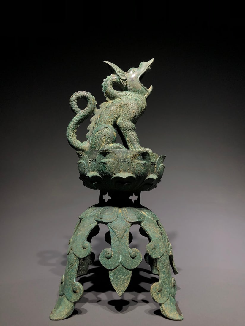 A Exquisite Bronze Dragon Censer: A Exquisite Bronze Dragon Censer,Tang Dynasty, China,Size:6.3inx5.5inx13.8in ,Weight:3000g 青铜龙炉,中国唐代
