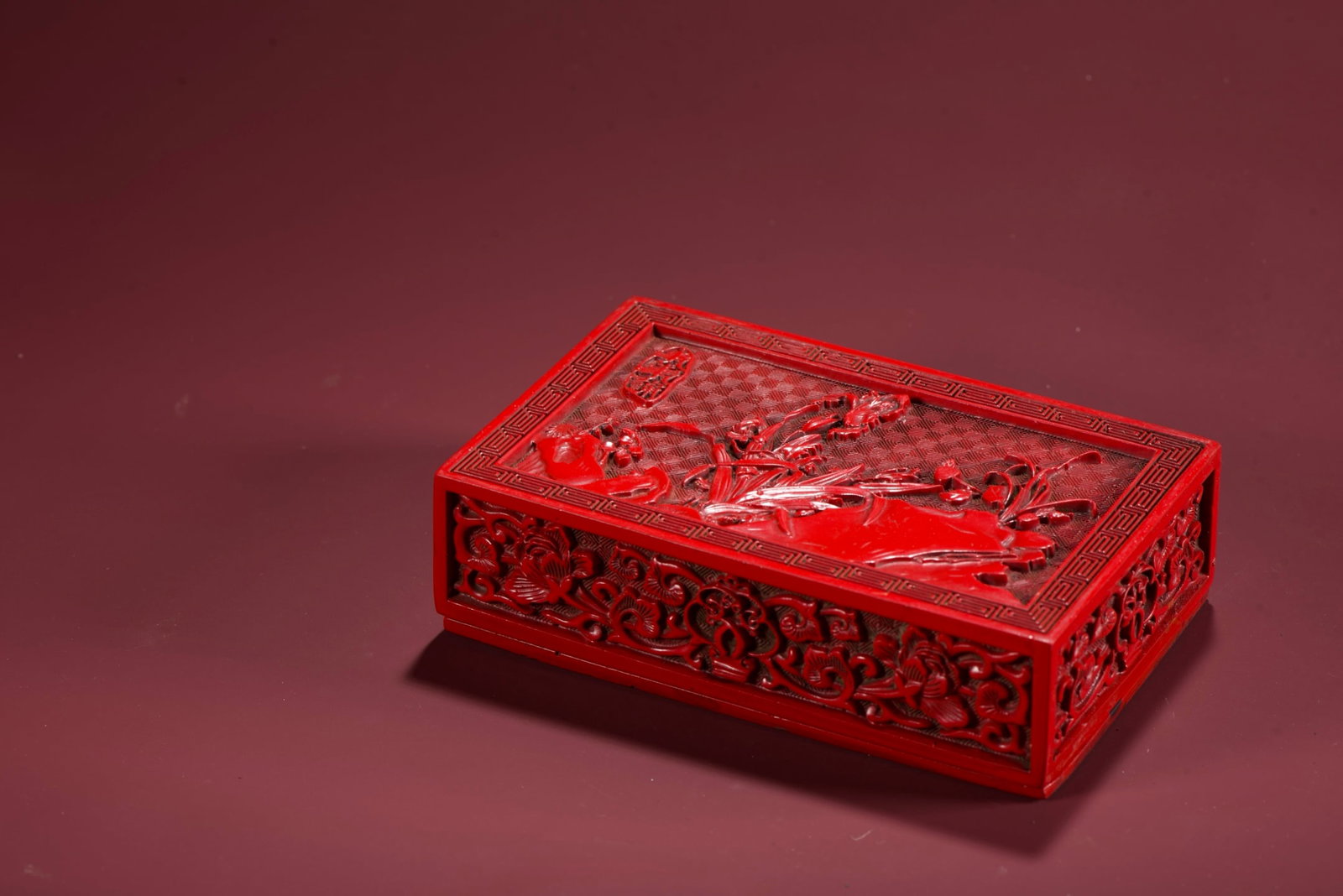 A Exquisite Carved Red Lacquer Flower Pattern Box: A Exquisite Carved Red Lacquer Flower Pattern Box,Qing Dynasty, China,With Mark,Size:6.3inx3.9inx1.6in,Weight:450g 剔红漆器花卉纹盒,中国