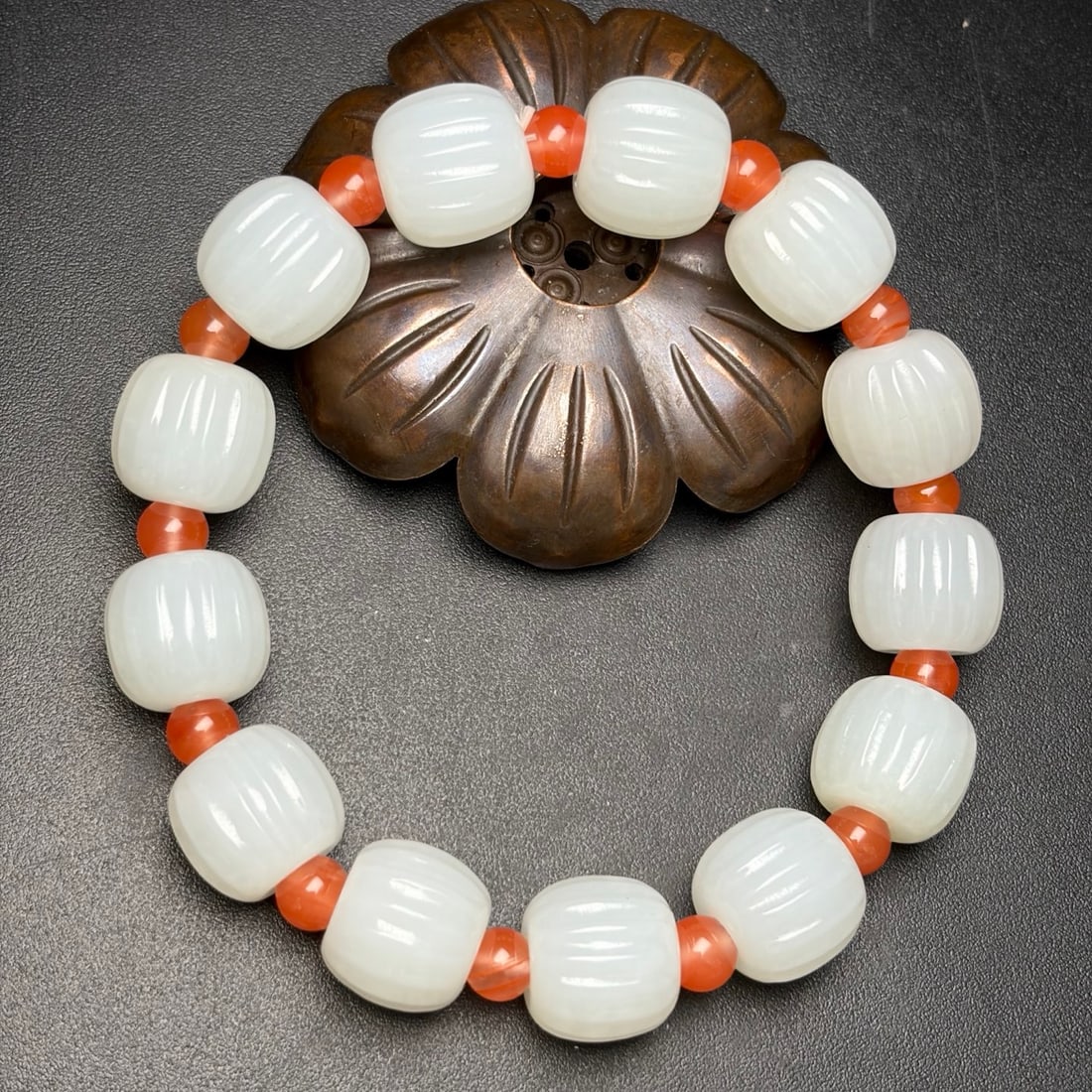 A Exquisite Hotan White Jade Bracelets: A Exquisite Hotan White Jade Bracelets,Qing Dynasty, China,Size:0.6inx0.6in,Weight:74g 和田白玉手串,中国清代