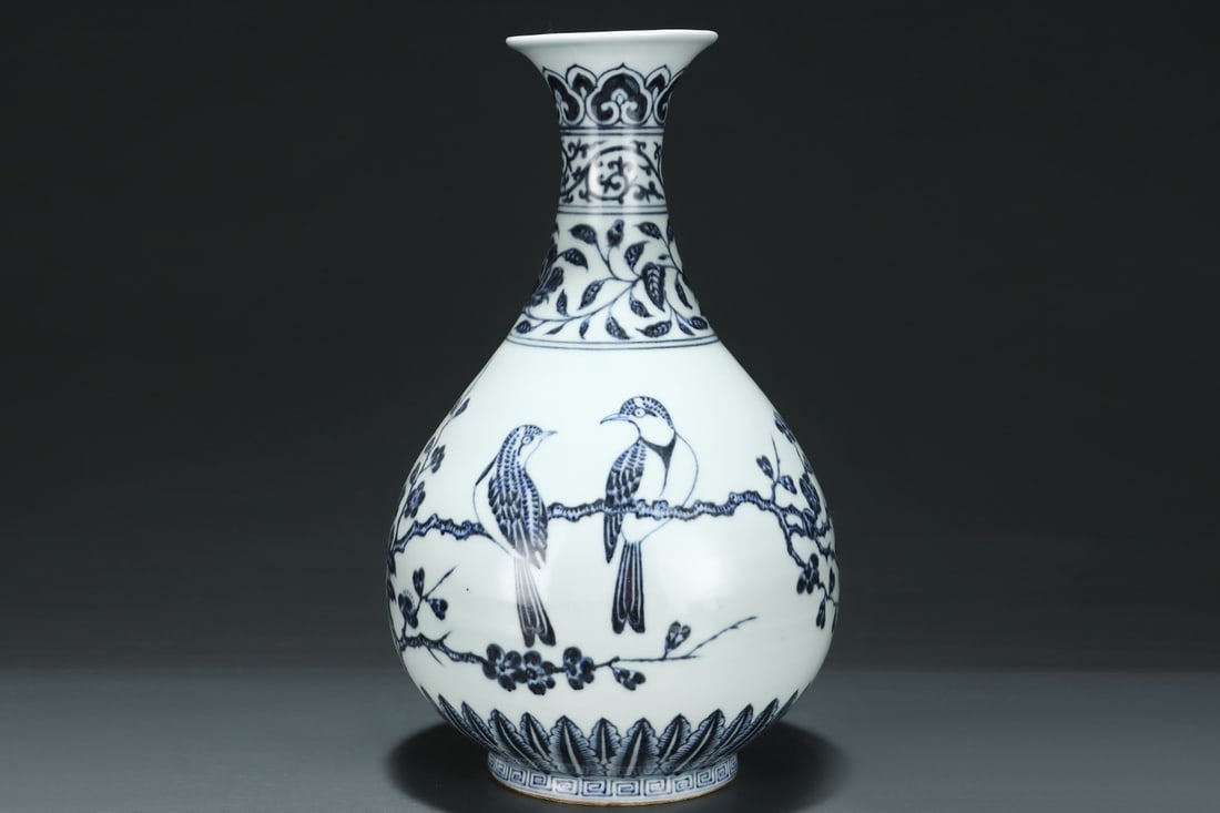 A Exquisite Blue and White Flower Bird Pattern Vase - 2
