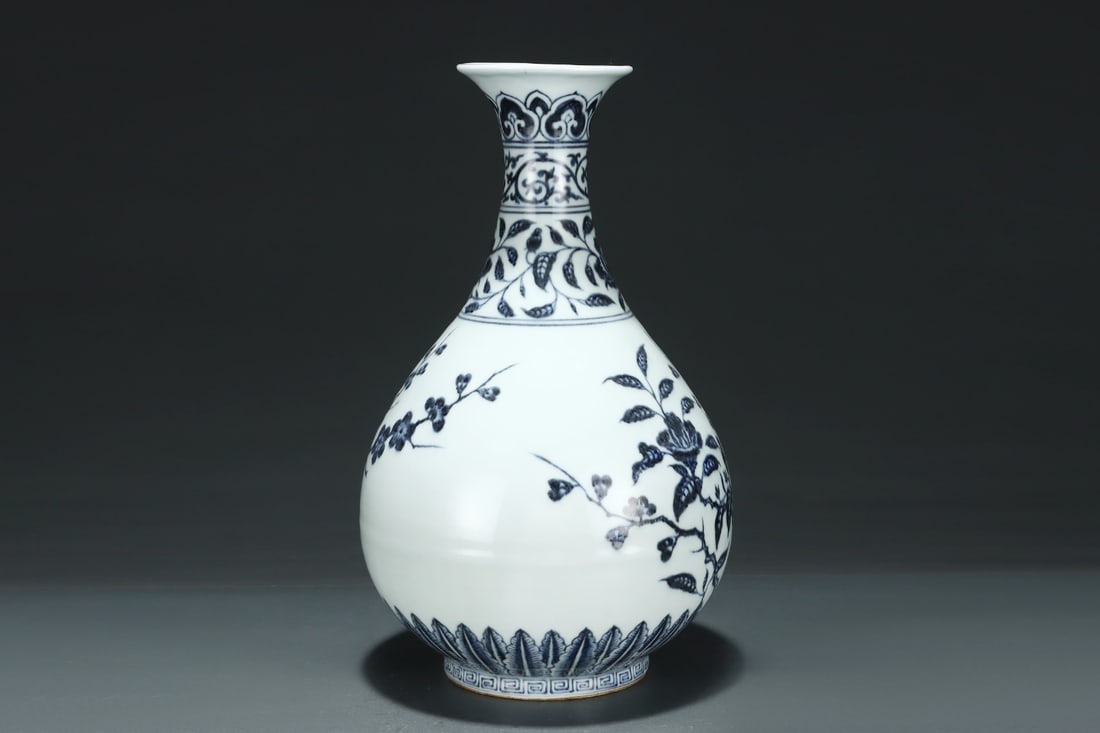 A Exquisite Blue and White Flower Bird Pattern Vase - 4