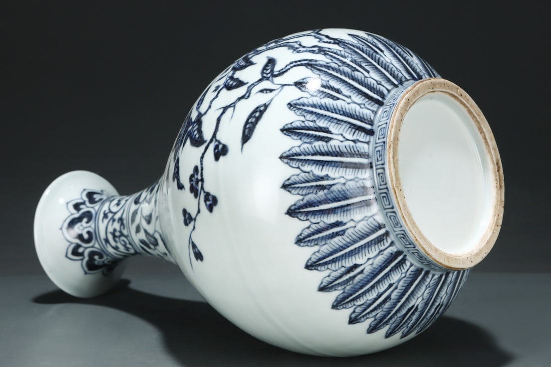 A Exquisite Blue and White Flower Bird Pattern Vase - 7