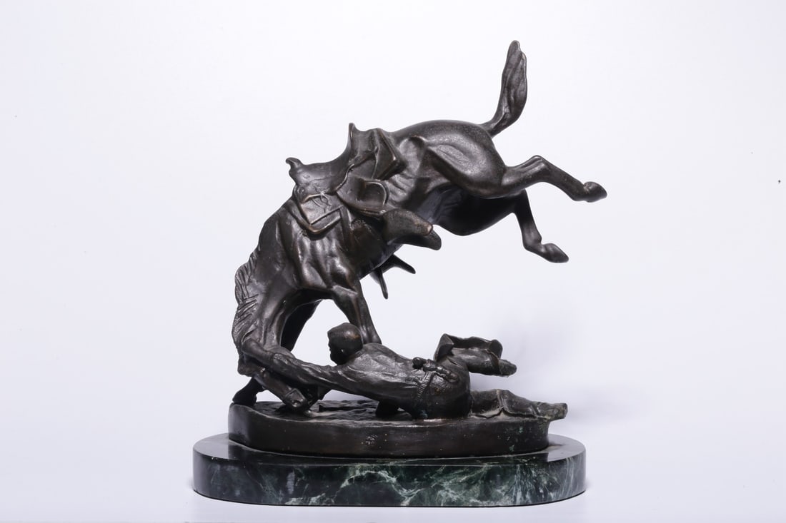 A Exquisite Bronze Horse Ornament: A Exquisite Bronze Horse Ornament,Qing Dynasty, China,Size:8.1inx7.3inx3.9in ,Weight:2196g 青铜马摆件,中国清代