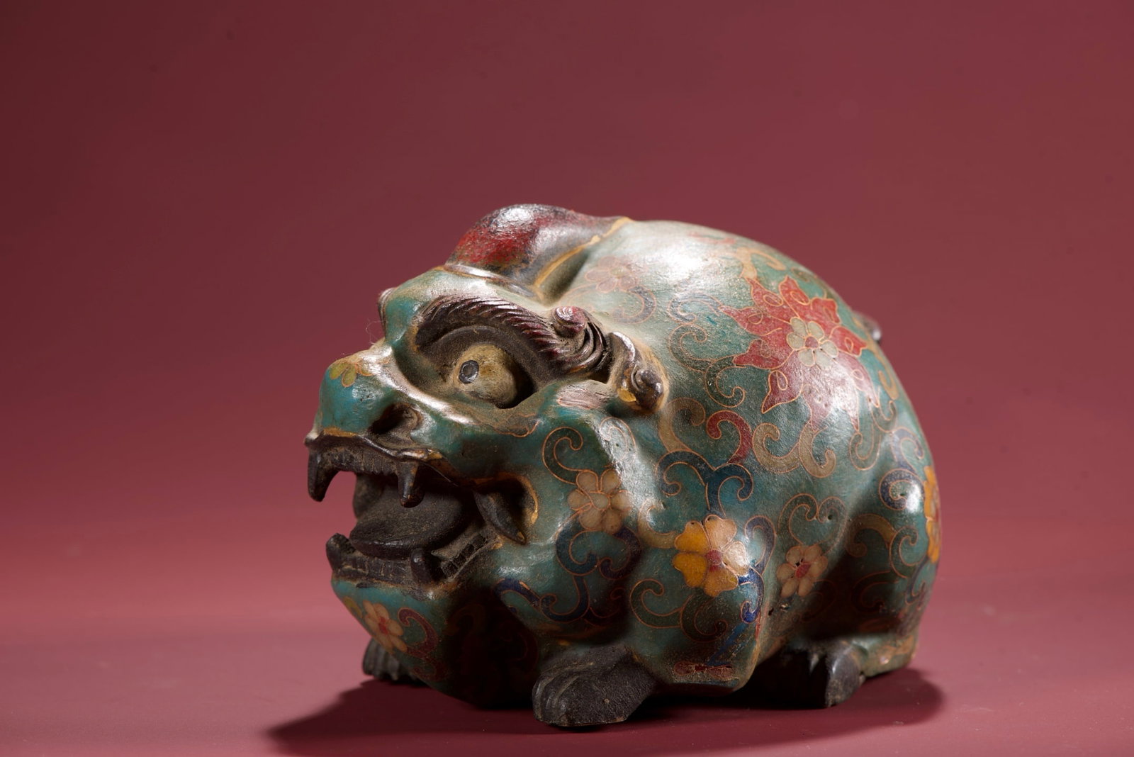 A Exquisite Cloisonne Auspicious Beast Ornament: A Exquisite Cloisonne Auspicious Beast Ornament,Ming Dynasty, China,Size:5.9inx3.9inx3.9in,Weight:1725g 景泰蓝瑞兽摆件,中国明代