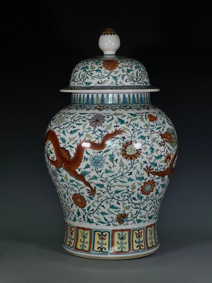 A Exquisite Doucai Dragon Pattern Jar - 2
