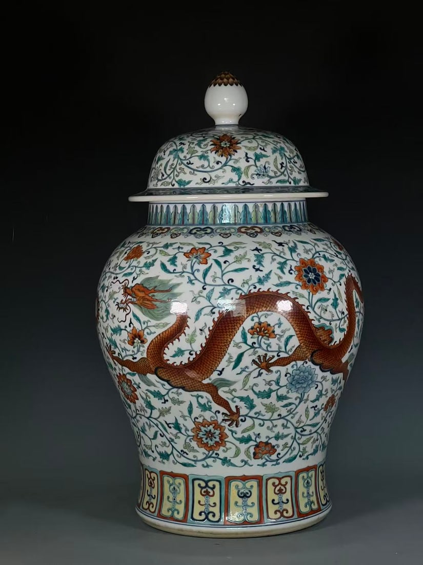 A Exquisite Doucai Dragon Pattern Jar - 3