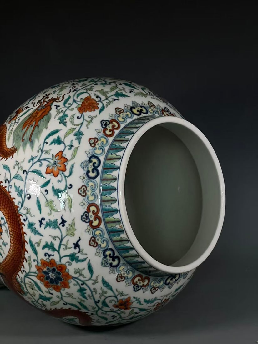 A Exquisite Doucai Dragon Pattern Jar - 7