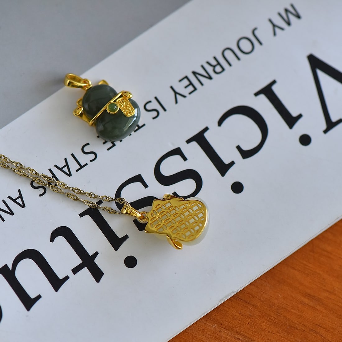 A pair of Exquisite Silver Inlaid Hotan Jade Cat-shaped Pendant - 4