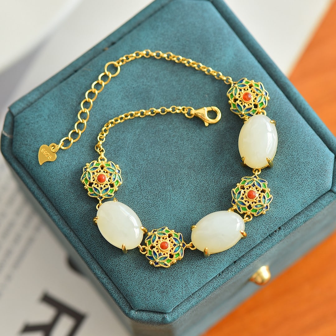 A Exquisite Silver Inlaid Hotan Jade Flower-patterned Bracelet: A Exquisite Silver Inlaid Hotan Jade Flower-patterned Bracelet,Size:0.4inx0.6in 银镶和田玉花卉手链