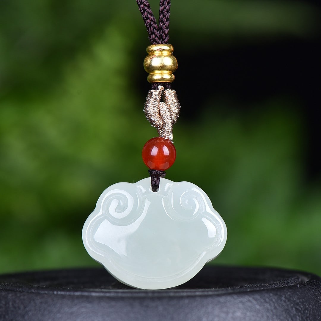 A Exquisite Hotan Jade Ruyi Lock Pendant: A Exquisite Hotan Jade Ruyi Lock Pendant,Size:0.7inx1in 和田玉如意锁吊坠
