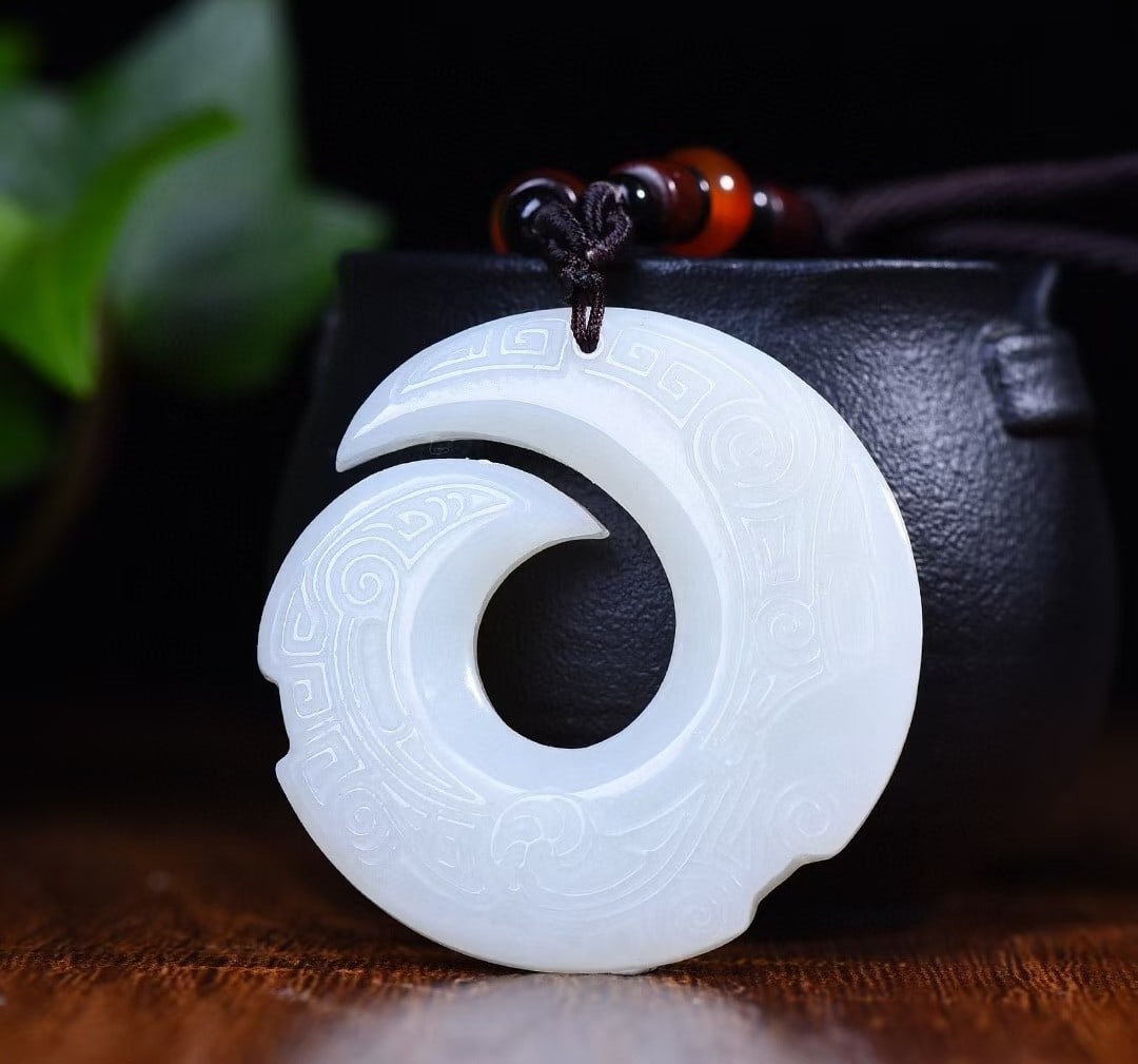 A Exquisite Hotan Jade Pendant: A Exquisite Hotan Jade Pendant,Size:1.9inx1.9in 和田玉时来运转吊坠