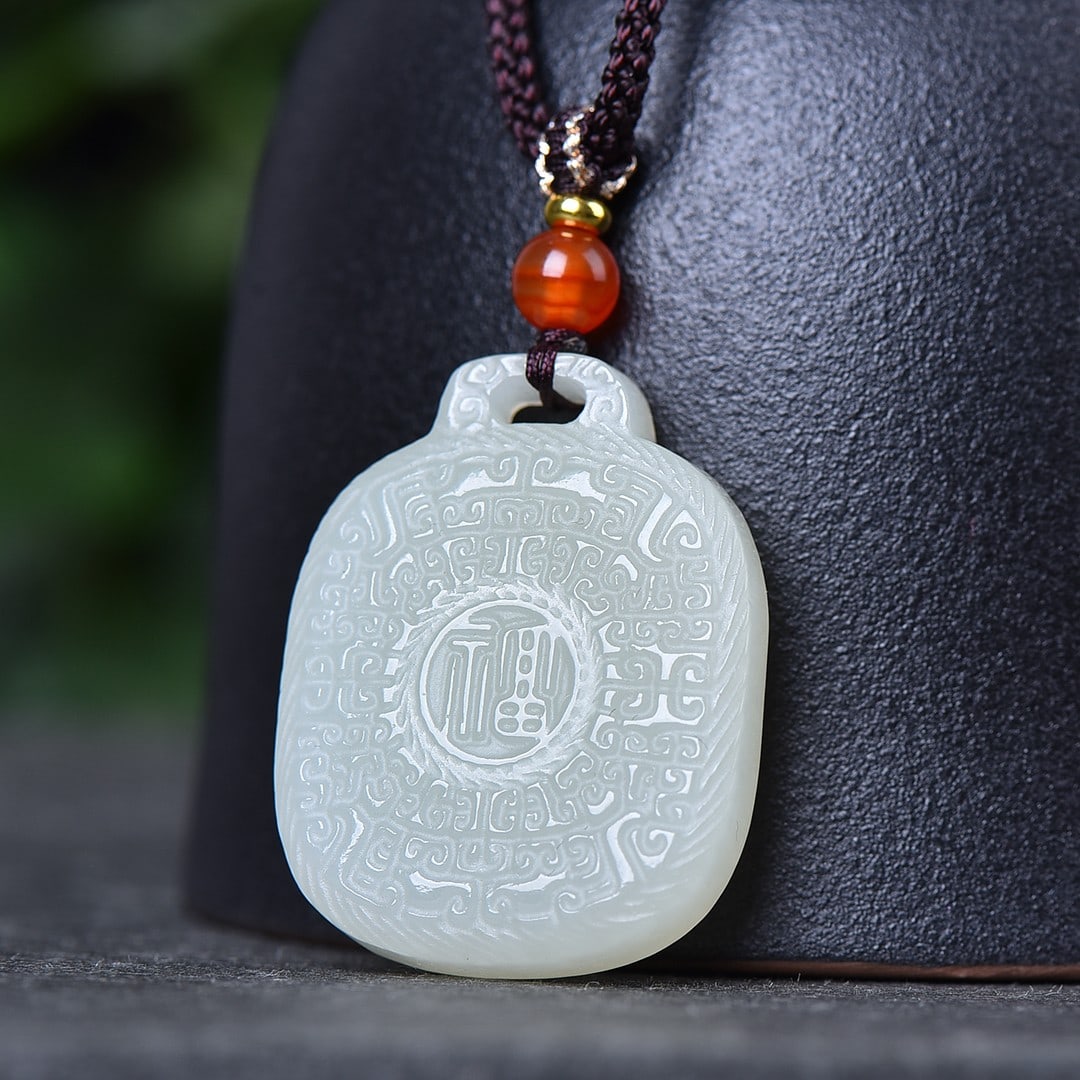 A Exquisite Hotan Jade Pendant: A Exquisite Hotan Jade Pendant,Size:1.1inx1.4in 和田玉福牌