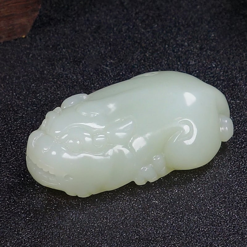 A Exquisite Hotan Jade Auspicious Beast Ornament: A Exquisite Hotan Jade Auspicious Beast Ornament,Size:1.7inx0.9inx0.5in 和田玉貔貅摆件