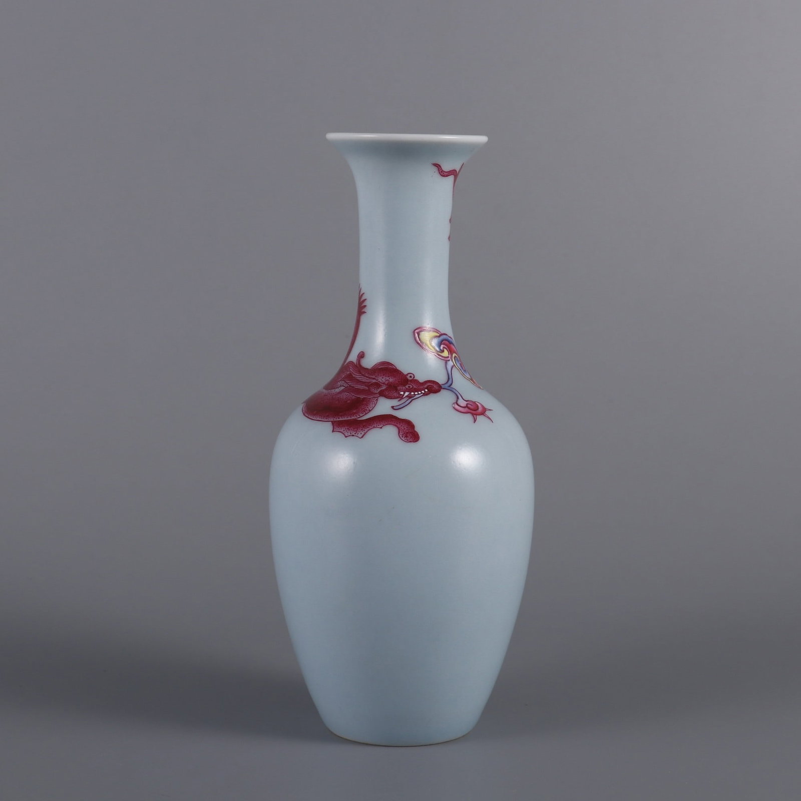 An Exquisite Famille-Rose Dragon Pattern Vase: An Exquisite Famille-Rose Dragon Pattern Vase the Republic of China Size:7.1inx3in天蓝釉加粉彩赤龙纹赏瓶 民国 Size:18cmx7.