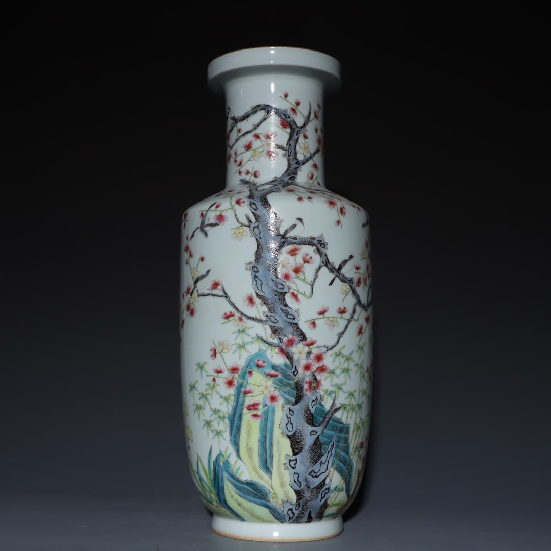 An Exquisite Famille-Rose Flower and Bird Pattern Vase: An Exquisite Famille-Rose Flower and Bird Pattern Vase Qing Dynasty, China Qianlong Six-character Mark Size:19.4inx8.3in粉彩喜上梅捎棒缒瓶 中