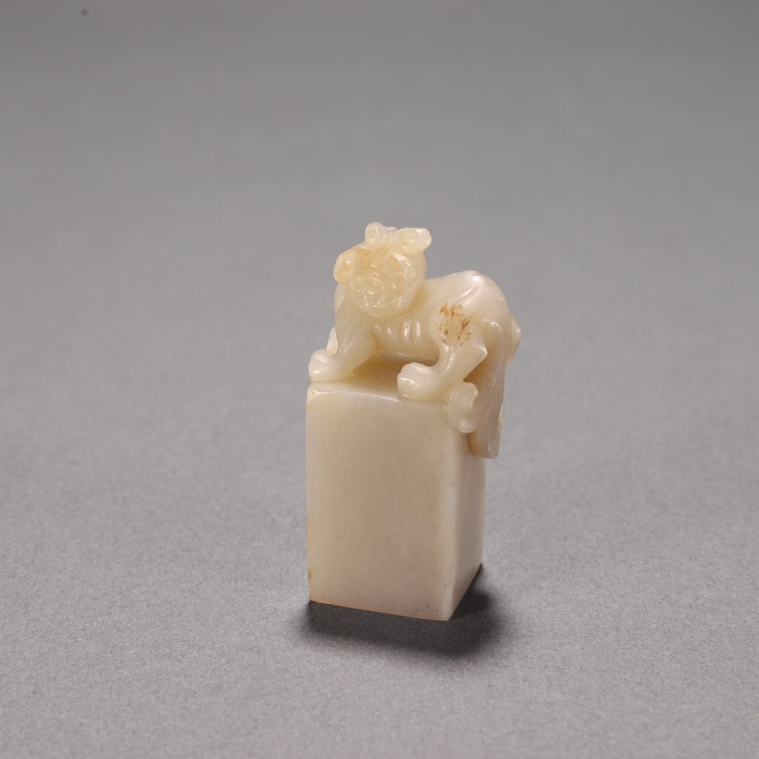 An Exquisite White Jade Auspicious Beast Seal: An Exquisite White Jade Auspicious Beast Seal Qing Dynasty, China Size:2.2inx1.1in Weight:54.8g白玉兽钮印章 中国清代 Size:5.5cmx2.7cm Weight