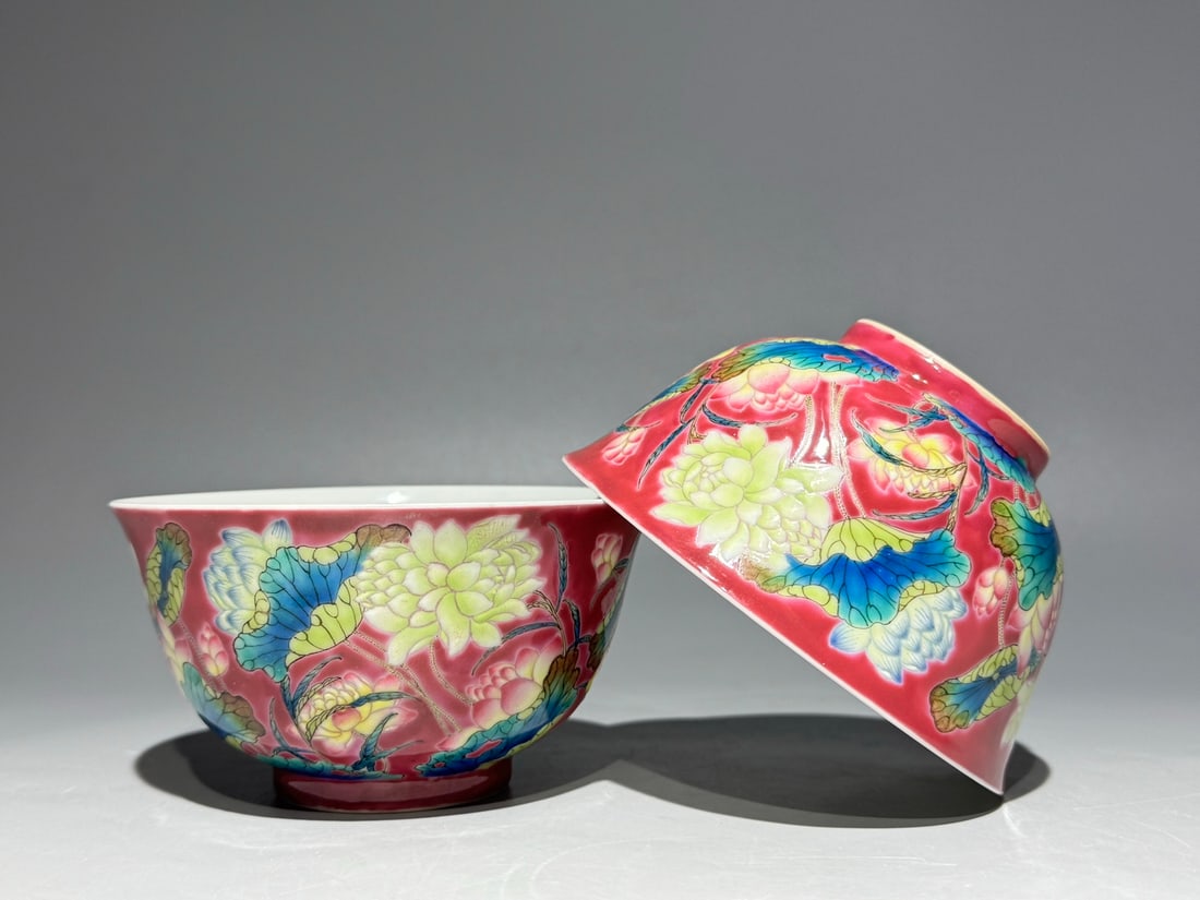 An Exquisite Enamel Flower Pattern Bowl: An Exquisite Enamel Flower Pattern Bowl Qing Dynasty, China Kangxi Four-character Mark Size:2.4inx4.3in珐琅彩紫地荷花碗 中国清代