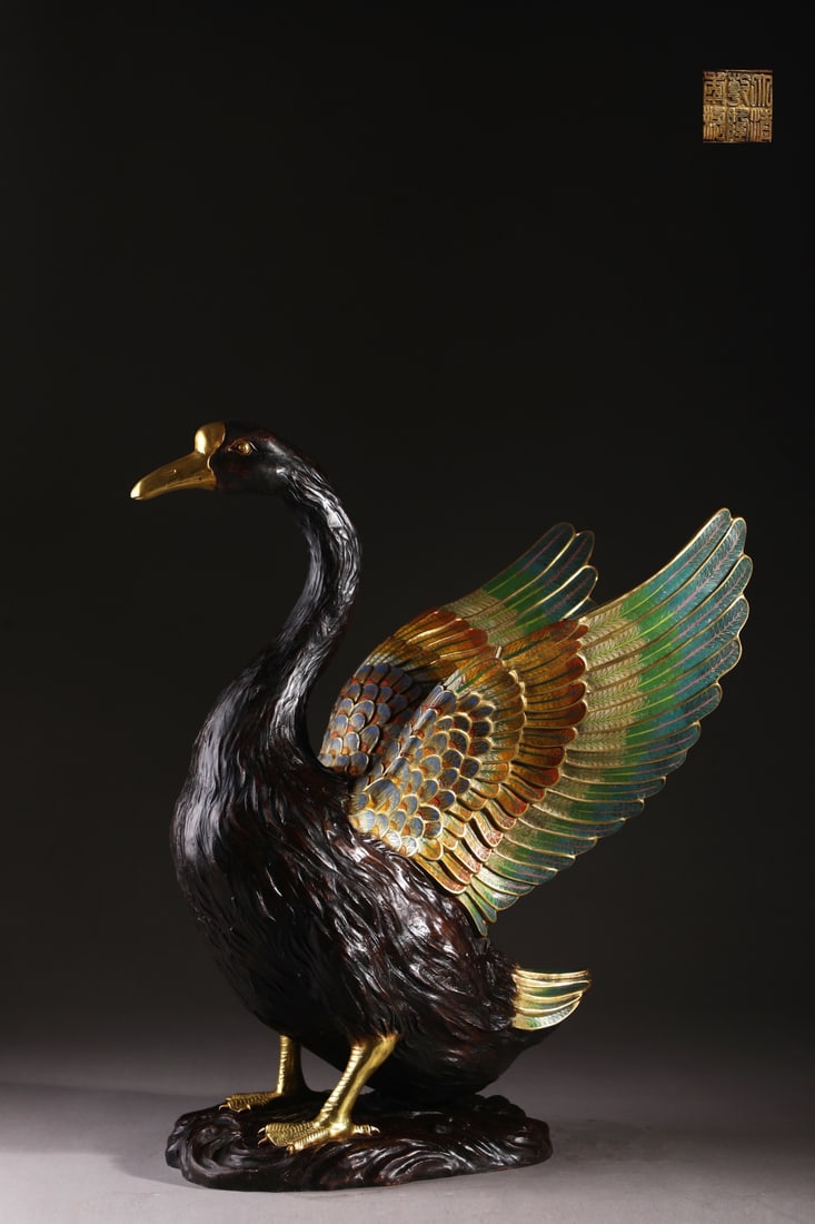 An Exquisite Cloisonne Goose Ornament: An Exquisite Cloisonne Goose Ornament Qing Dynasty, China Qianlong Six-character Mark Size:24inx17.3inx12.6in Weight:29.85kg景泰蓝天鹅摆件 中国
