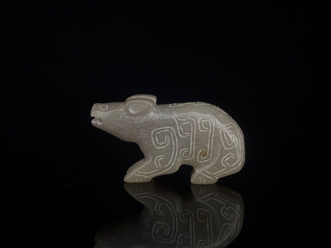 An Exquisite White Jade Auspicious Beast Ornament: An Exquisite White Jade Auspicious Beast Ornament S.Zhou , China Size:2.1inx1.2inx0.6in Weight:39g白玉瑞兽 商周时期 Size:5.3cmx3.0cmx1.5cm Weight:39g