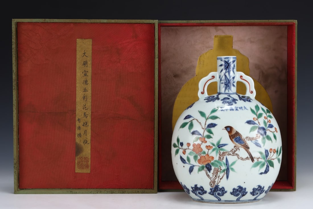 An Exquisite Wucai Flower and Bird Pattern Double-Ears Vase: An Exquisite Wucai Flower and Bird Pattern Double-Ears Vase Ming Dynasty, China Xuande Six-character Mark Size:10.7inx8.3in五彩花鸟抱月瓶 中国