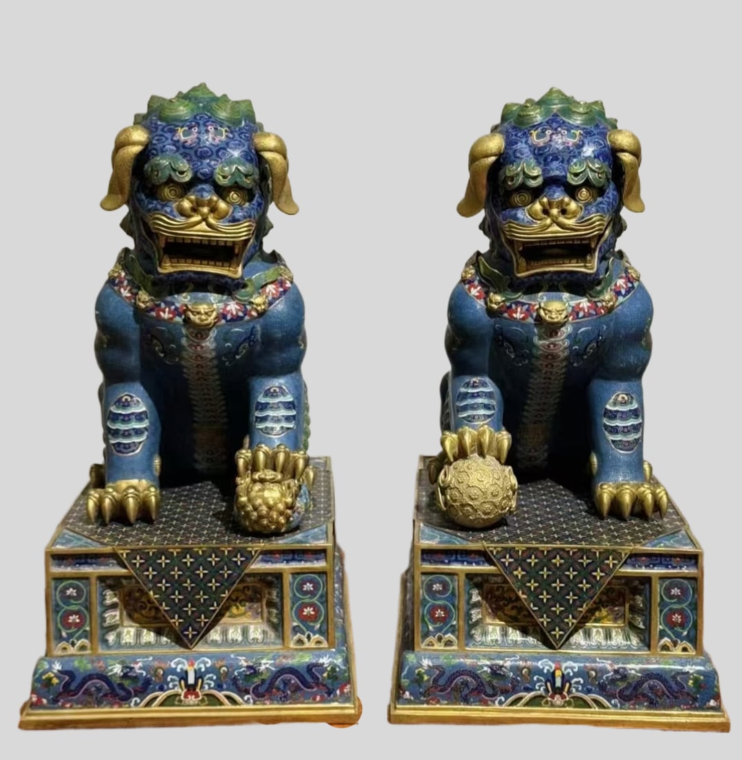 A Exquisite A pair of Cloisonne Lion Ornament: A Exquisite A pair of Cloisonne Lion Ornament Qing Dynasty, China Qianlong Four-character Mark Size:23.2inx11.8inx16.1in Weight:62KG一对景泰蓝狮子摆